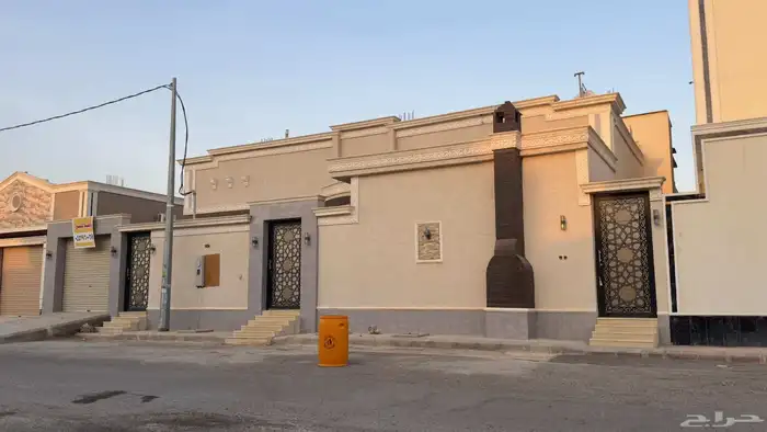 فرصة فيلا مميزه للبيع المزاحمية الريف 0