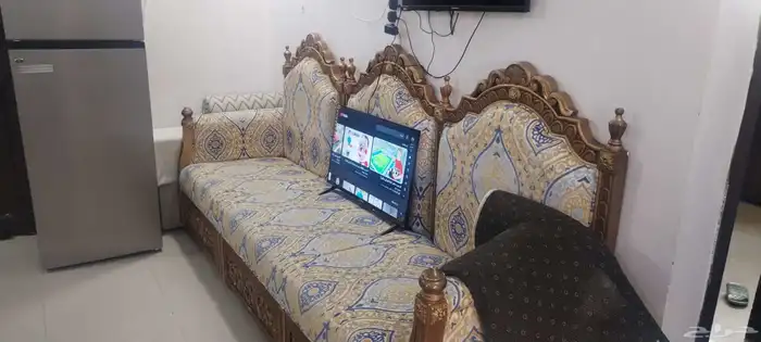 الكنب نضيف 6قطعما شاء الله مع ثنتين طولات 0