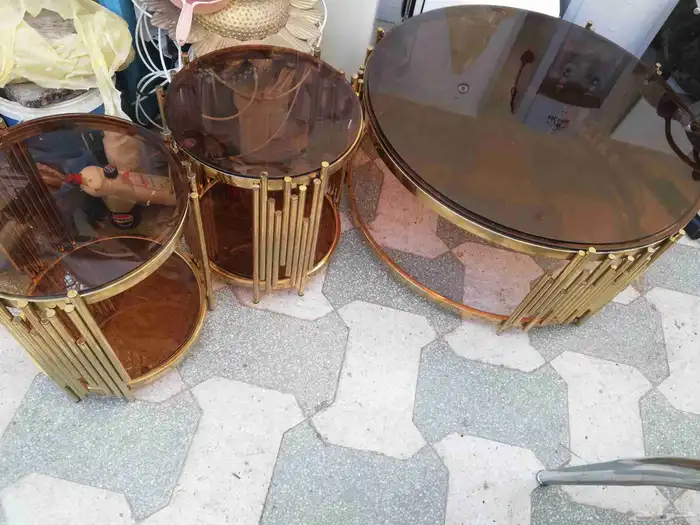 طاولة او طاوله مكتب بدروج وطاوله ضيافه كبيره معا 2 صغار 8
