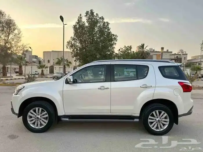 ايسوزو اوماكس 2020 مالك أول 7
