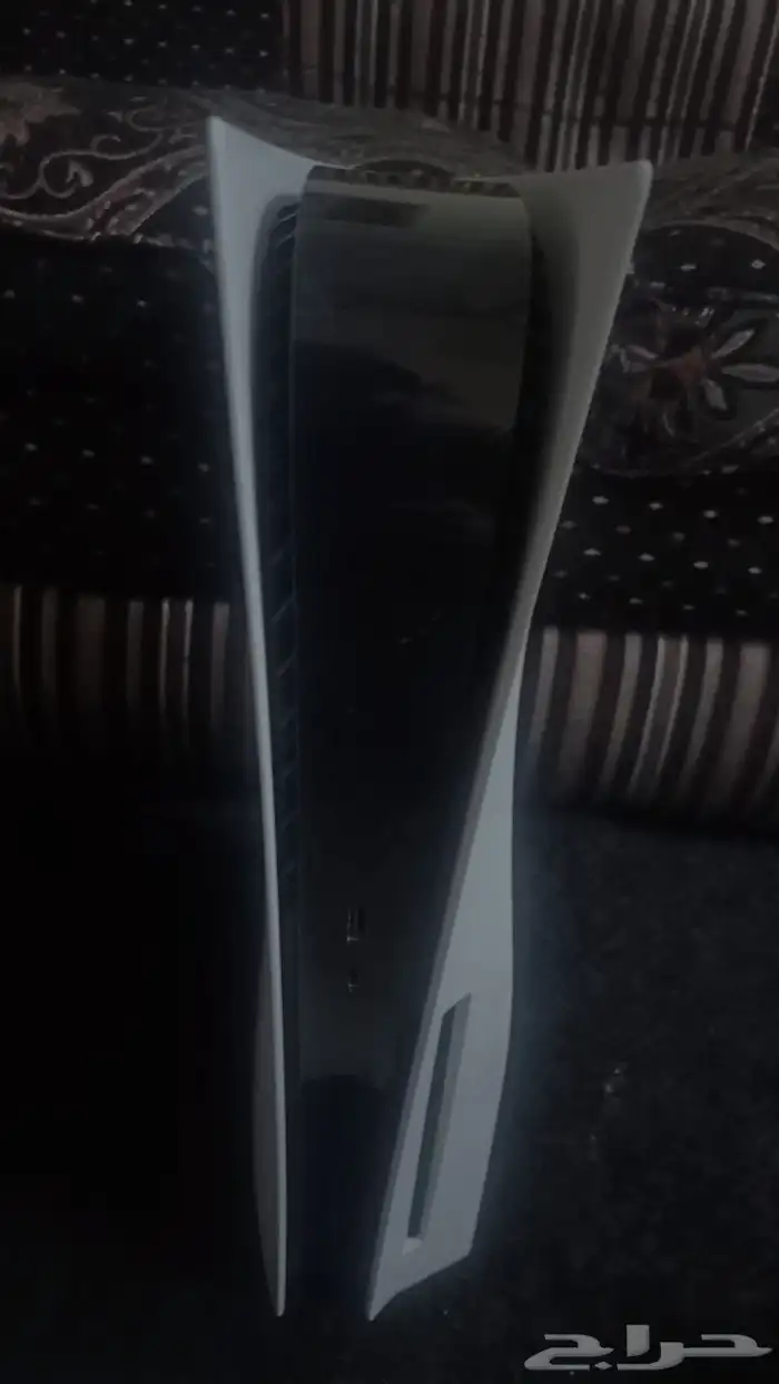 سوني فايف عادي نضيف مع يدين وشريط والسعر2000 اخره1900 2