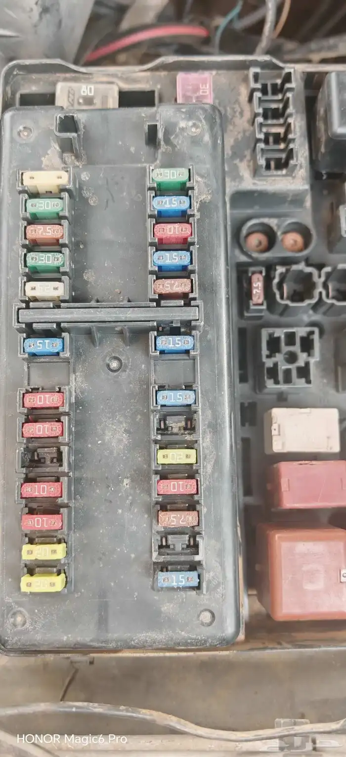 علبه فيوزات لاند كروزر 2003 و2004 0