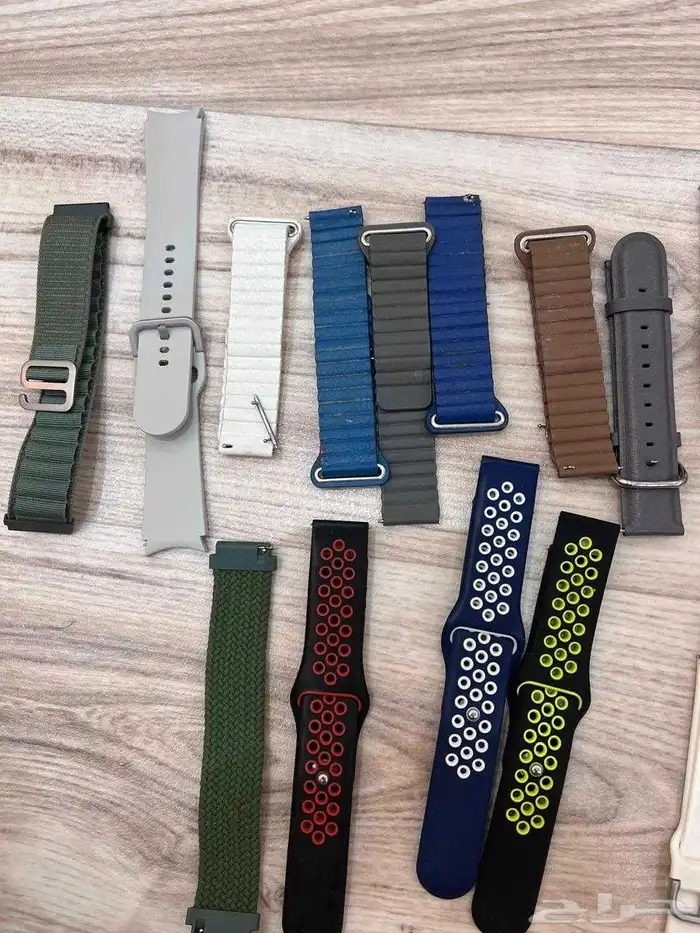 للبيع ساعة سامسونج واتش 4 بحالة ممتازة لم تستخدم إلا قليلا . 4