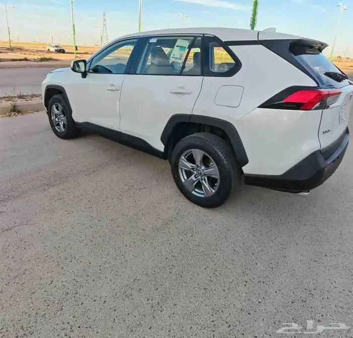 تايوتا راف فور للبيع نضيف علي الشرط مالك اول خالي من الصدمات 3