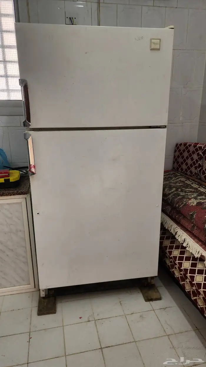 ثلاجة بفريزر 0