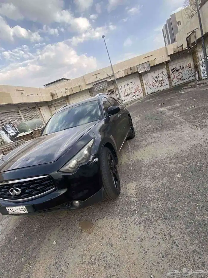 أعرض لكم سياره من نوع انفنتي fx50 4