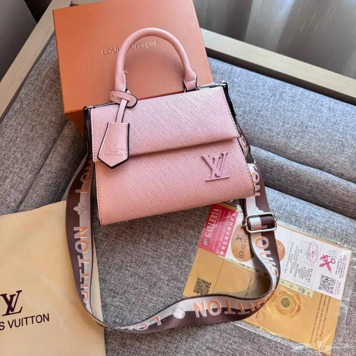 شنط تقاليد ماركه هاي كولتي متوفره جمله وقطاعي تشكله واسعه 49