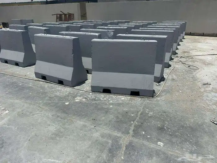 حواجز خرسانيه  مصدات سيارات قواعد اناره ومناهيل 9