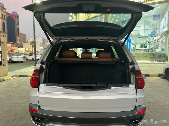 bmw x5   بي ام فئة أكس فايف 8
