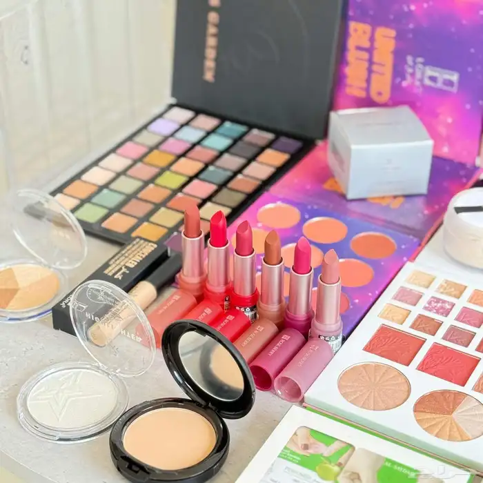 مكياج نسائي متاكمل ومميز عروص اليوم الوطني يتوفر شحن 3