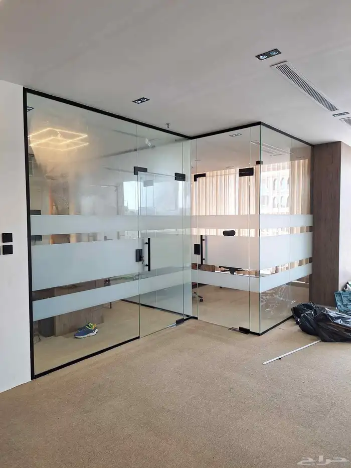 زجاج سيكوريت زجاج مرايات زجاج شوارات زجاج وجهات زجاج قو 15