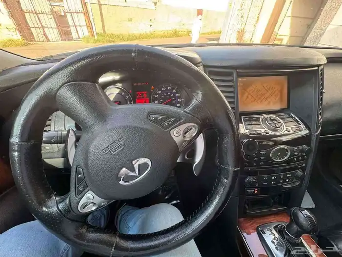 أعرض لكم سياره من نوع انفنتي fx50 6