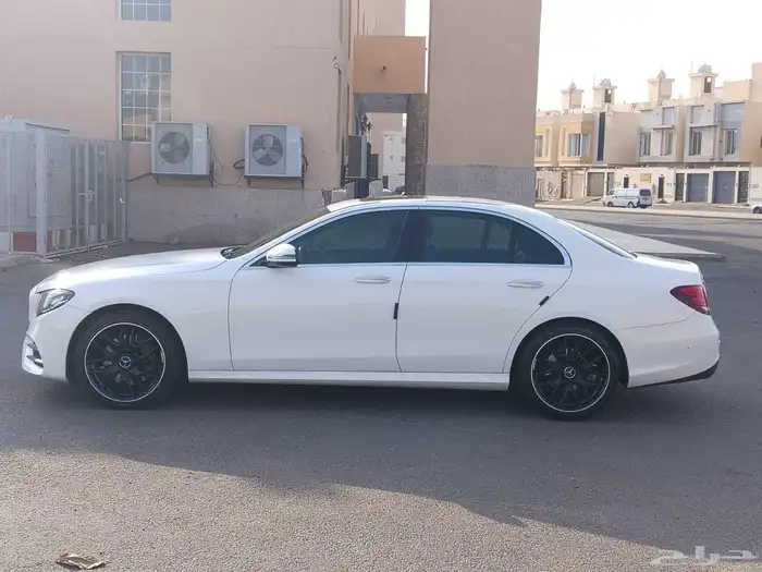 مرسيدس - بنز E 2019 فل كامل بدون بانوراما AMG Line 4
