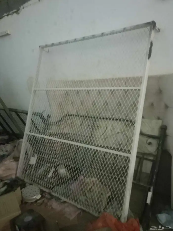 اربع سراير بحاله جيده واحد كبير نفرين و الباقي صغير نفر 0