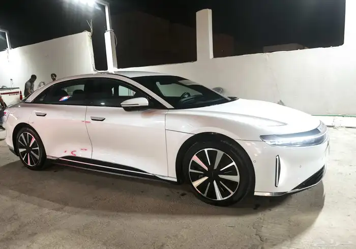 لوسيد أير بيور 2024 أبيض 9