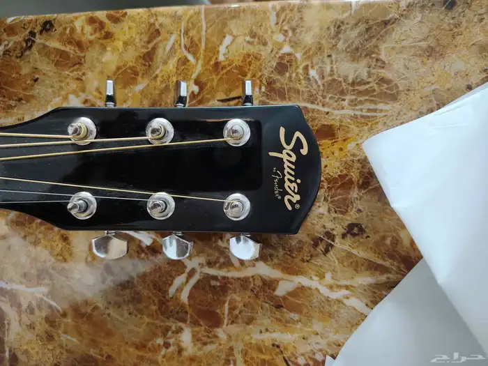 قيثارة squier شبه جديد للبيع 1