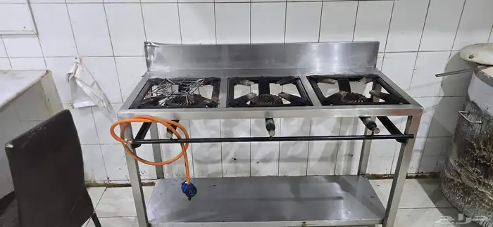 معدات مطعم للبيع ع السوم 4