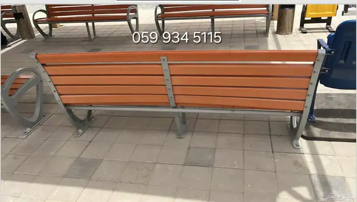 كرسي حديقة خشبي مخصص لتحمل عوامل الطقس المتغير 1