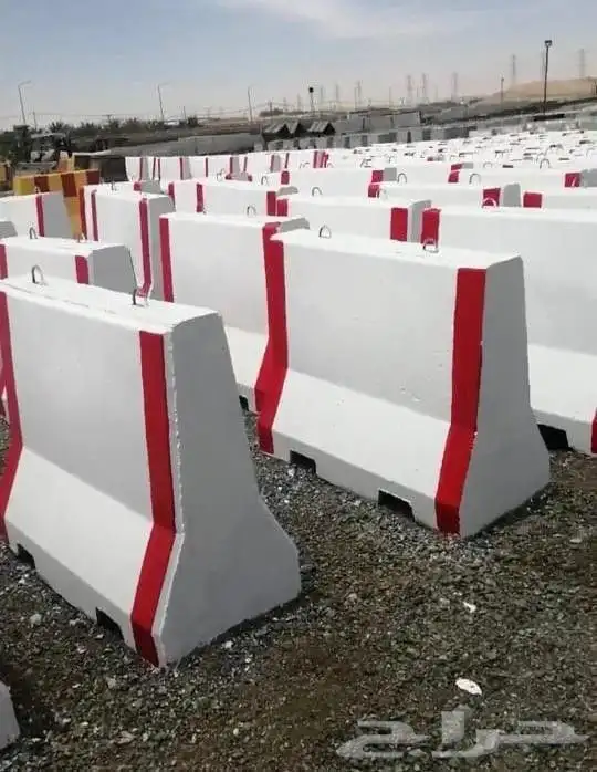 حواجز خرسانيه  مصدات سيارات قواعد اناره ومناهيل 0