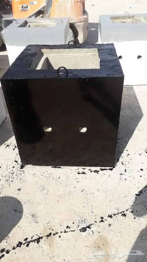 حواجز خرسانيه  مصدات سيارات قواعد اناره ومناهيل 2