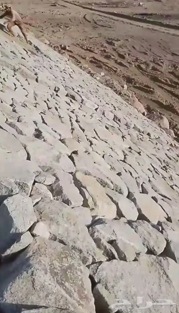 يوجد بنيان حجر وقص اراضي بوكلين وتخريم وفك الصخور 2