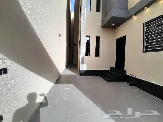 للبيع شقه دور ارضي حوش ومدخل سياره تشطيب راقي بالضيافه 3