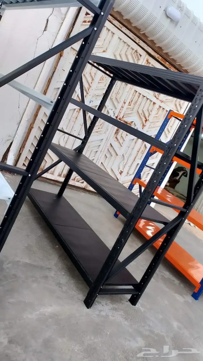 يوجد لدينا جميع انواع الرفوف المستودع ومستلزماتها حمولات 5