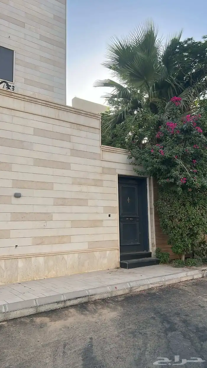 للإيجار شقة عوايل بحي الرحاب مدخل خاص 0