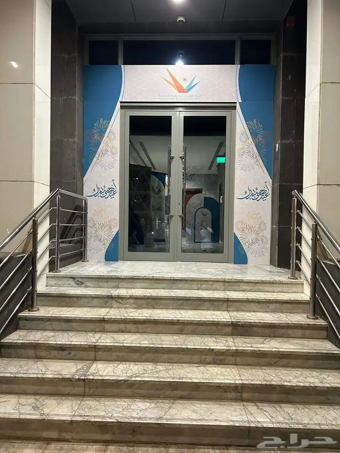 طباعة استكر واجهات زجاجية واستكر سيارات 3