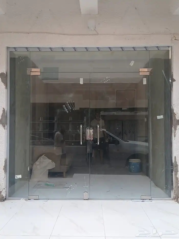 معلمين زجاج صيانة قزاز ابواب سكريت واجهات محل زجاج ومراي 4