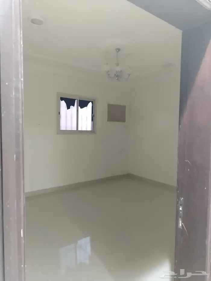 للايجار شقة علوية عوايل 3