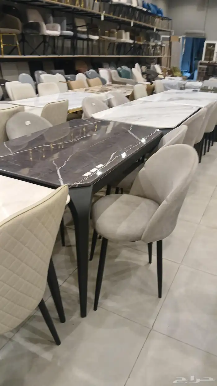 طاولات طعام رخام وخشب جلد وقماش 6