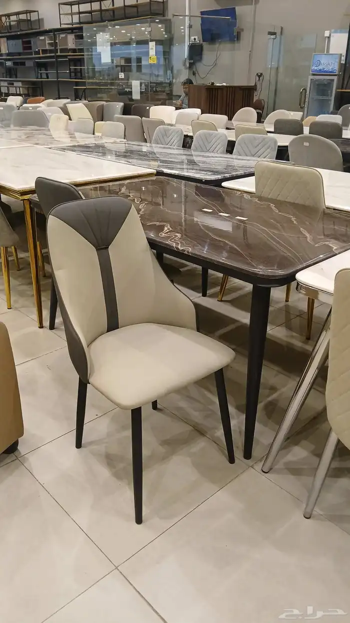 طاولات طعام رخام وخشب جلد وقماش 0
