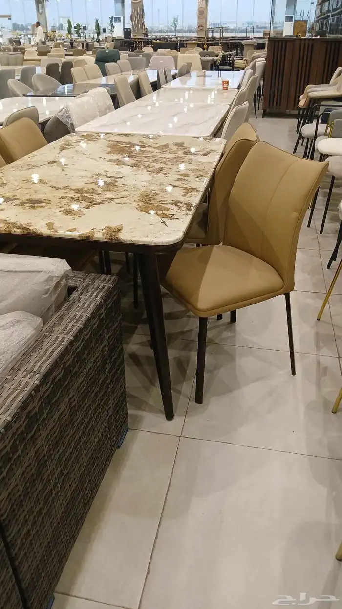 طاولات طعام رخام وخشب جلد وقماش 8