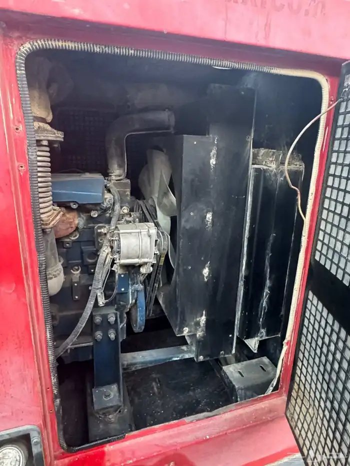 نوفر لكم مولد بيركنز الإيطالي بقدرة 150 KVA (120 KW) 4
