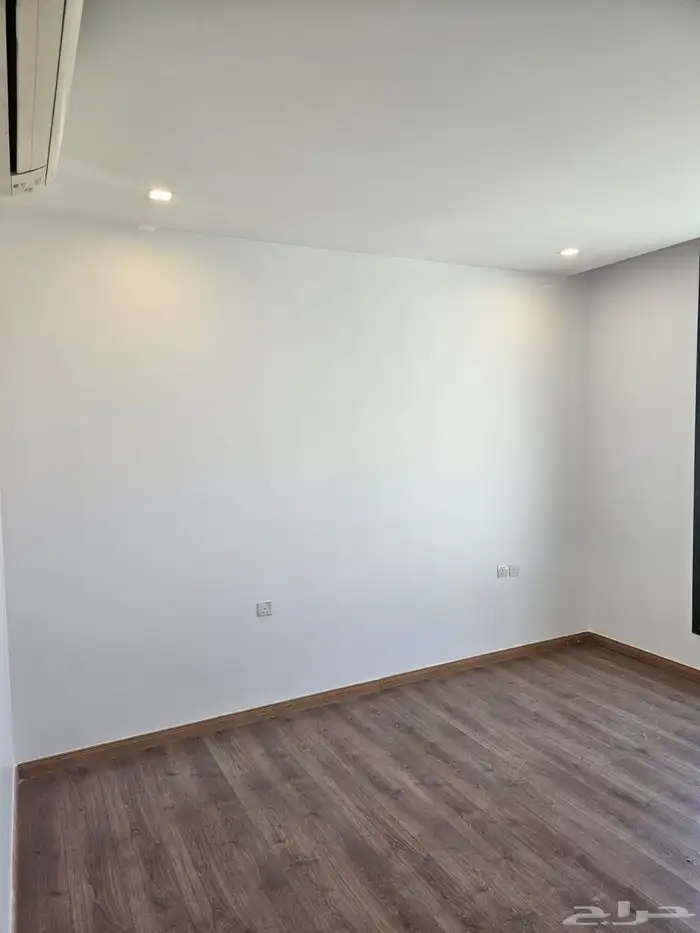 فلة سكنية كبيرة للايجار في حي النرجس 22