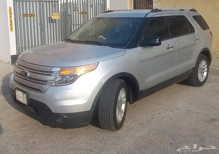 Ford Explorer Standard 2
