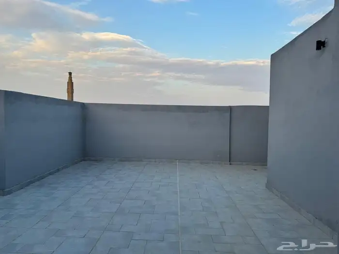 شقة للبيع في حي الاندلس بالقرب من طريق خريص 1