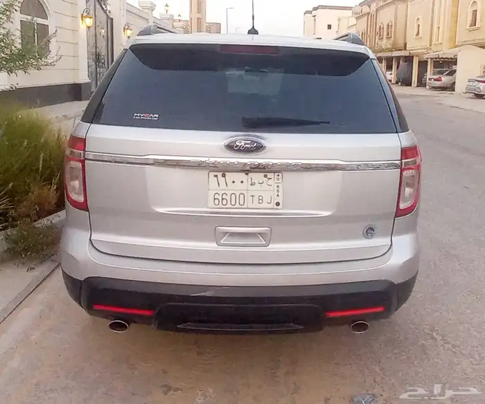 Ford Explorer Standard 4