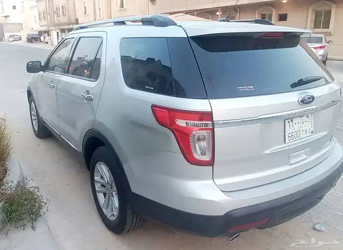 Ford Explorer Standard 0