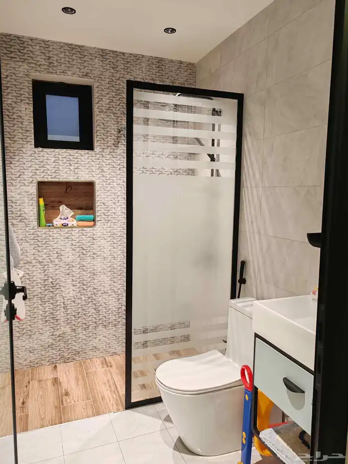 زجاج سكريت والمنيوم وحديد 0