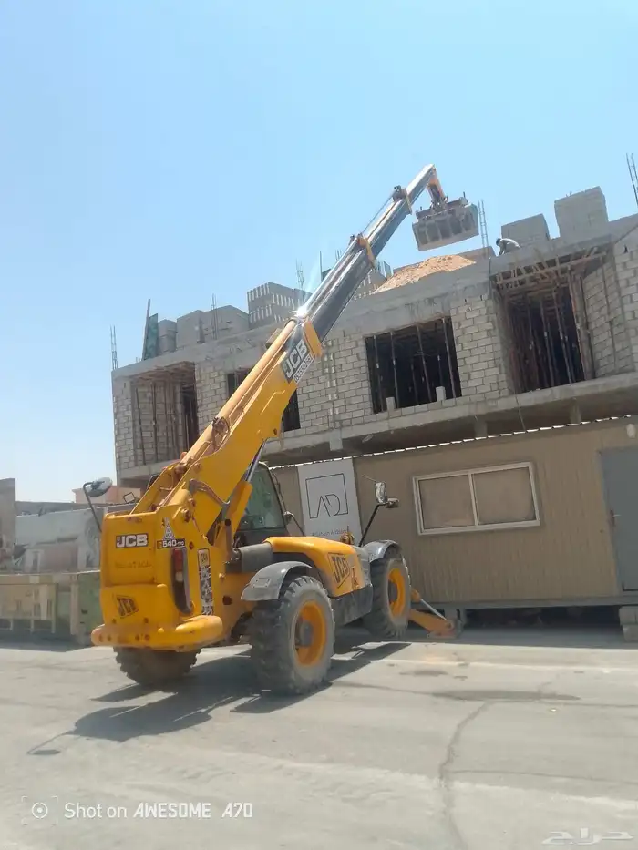 رفعه جي سي بي بوم لرفع جميع مواد البناء يوميه وشهري وشغله 1