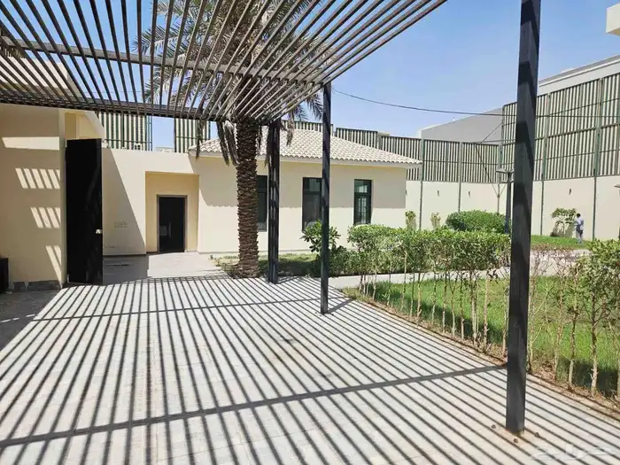 فلة سكنية كبيرة للايجار في حي النرجس 9