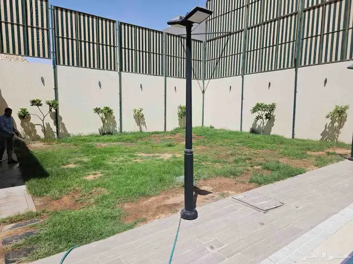 فلة سكنية كبيرة للايجار في حي النرجس 15