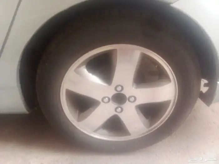 السلام عليكم الجنوط مع كفرات للبيع مقاس 16 الكفرات جديده 0