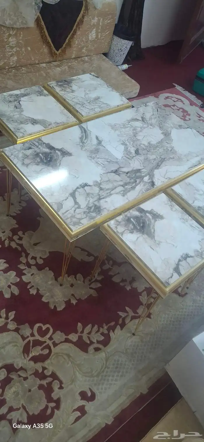 طقم طاولات كنب جرانيت شبيه الرخام باقي الاكياس عليها 4