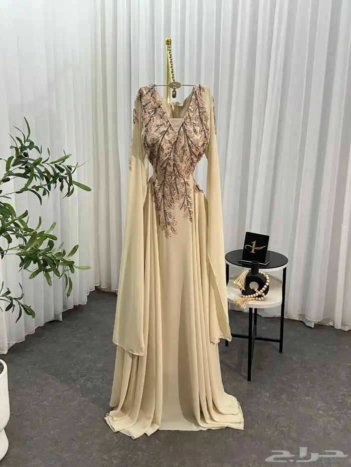 اختاري إطلالتك المميزة من مؤسسة الأسطورة للملابس 20