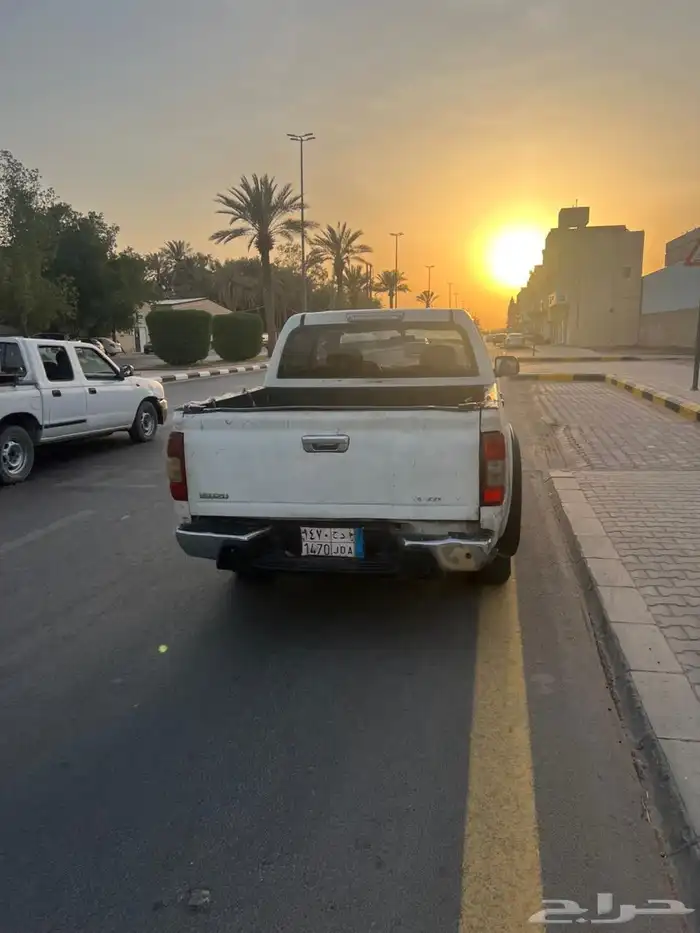 وانيت ايسوزو دماكس 2008 4