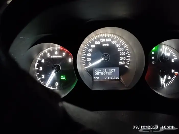 للبيع لكزس 2006عداد 75الف السياره جديده استعمال خفيف 2
