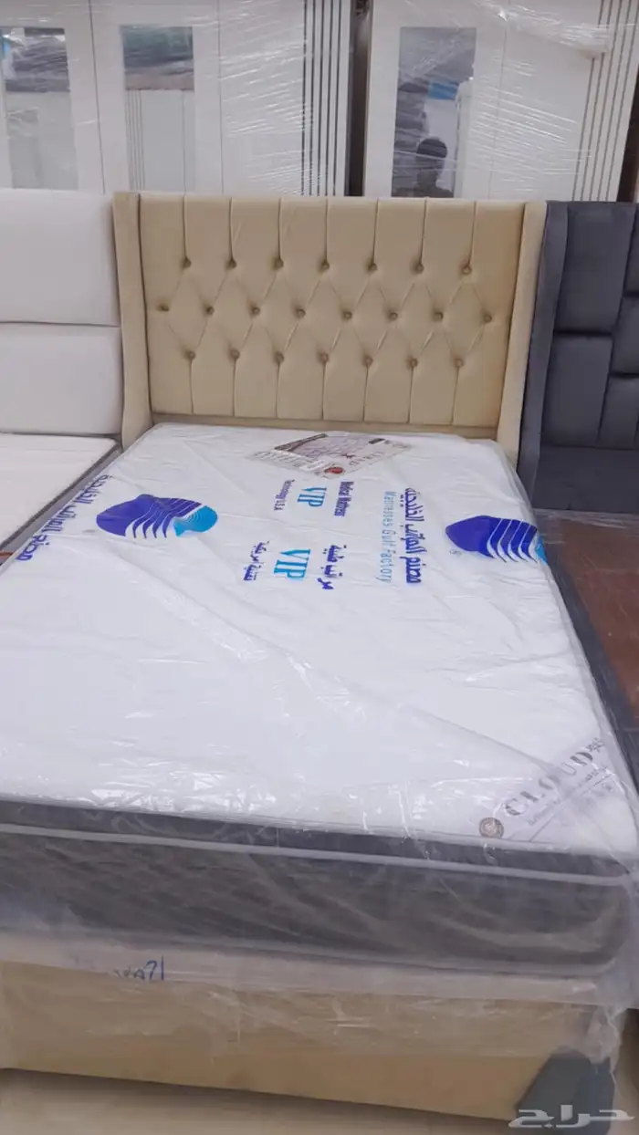 سرير نفر ونص في ستائر رول في مرتبه في دولاب 1
